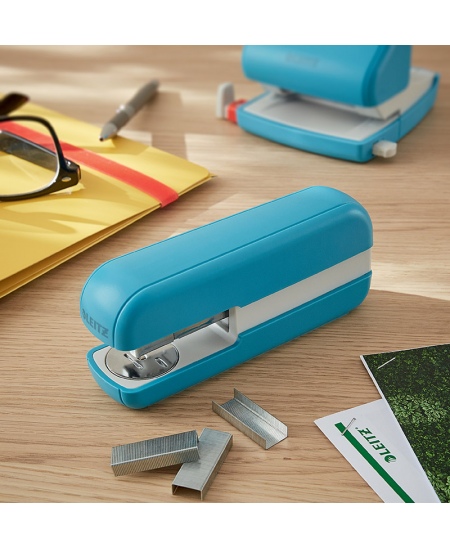 Skavotājs LEITZ COSY, līdz 30 lapām, zilgans