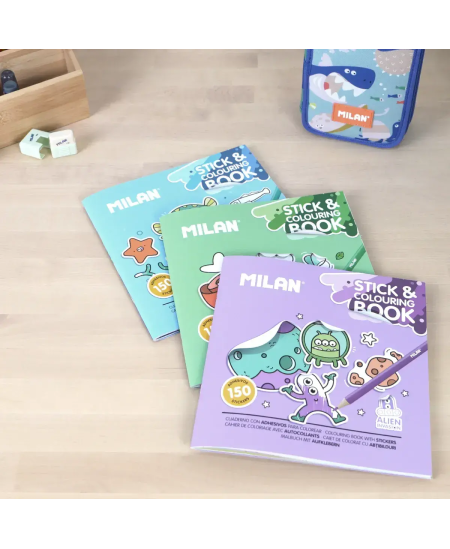 Krāsojamā grāmatiņa MILAN Alien Invasion, ar uzlīmēm
